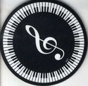 Onderzetter-muziek-met-G-sleutel-en-toetsenbord-afbeelding